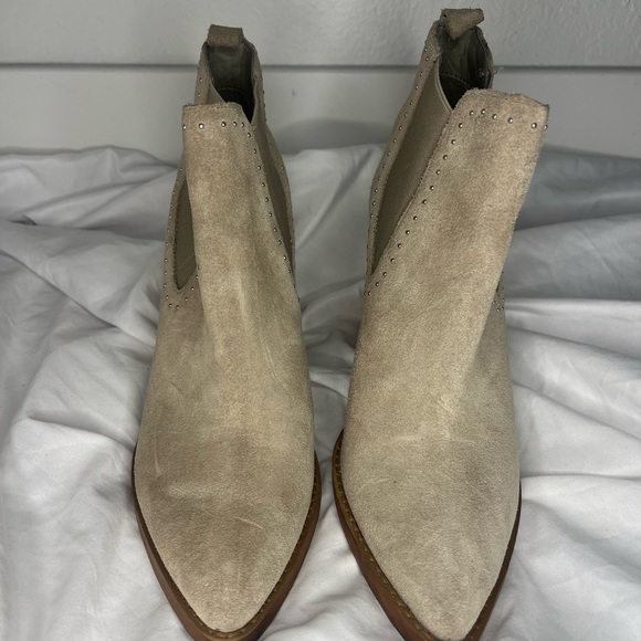 Marc Fisher Tan Ankle Boots with Pointed Toe and Stacked Heel - Picture 4 of 7